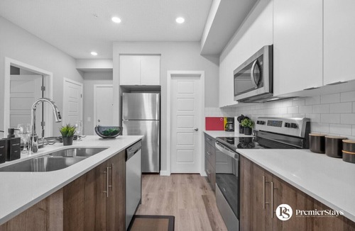 Inglewood Apartment | Inglewood Modern Condo King Bed Parking #21