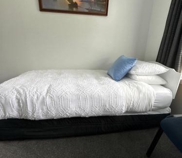 Rewa Bed & Breakfast | Inglewood shared Home BNB