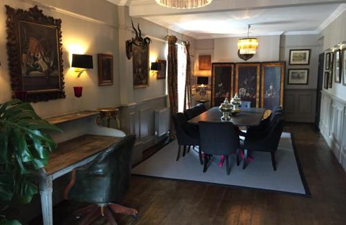 Etchingham House | Ingram House with Hot Tub