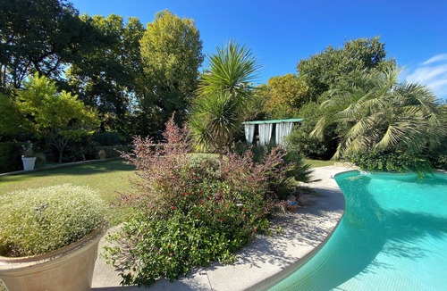 Castelnau-le-Lez Villa | Inhale. Blow it out! A bubble of tranquillity in a green setting.