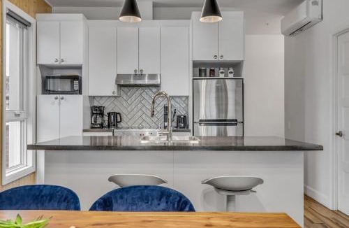 La Cite-Limoilou Apartment | Initial Artsy Québec