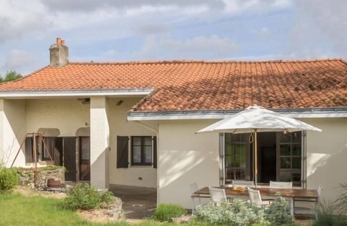 Aigrefeuille-sur-Maine Cottage | Inn Aigrefeuille-sur-Maine, 2 bedrooms, 5 people