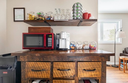 Essex Junction Apartment | Inn at 84 Honeycrisp: 1 King BR private bath with sofa