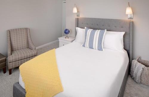 Niantic Bed & Breakfast | Inn at Harbor Hill Marina