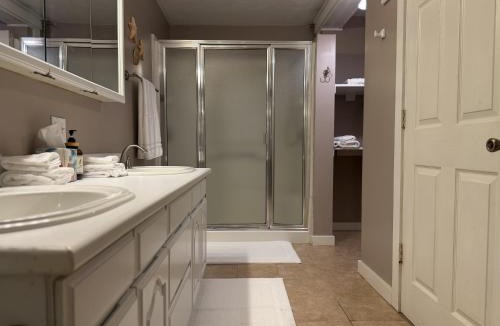 Ilwaco Hotel | Inn at Harbour Village