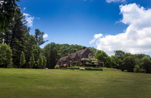 Forestburgh Hotel | Inn at Lake Joseph