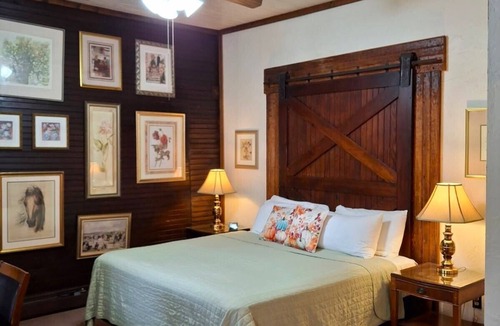 Forestburgh Hotel | Inn at Lake Joseph
