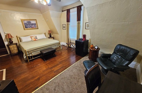 Forestburgh Hotel | Inn at Lake Joseph