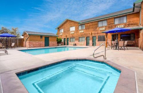 Lander Hotel | Inn at Lander, Travelodge by Wyndham