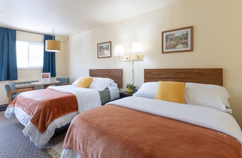 Hamden Hotel | Inn at Octagon Acres