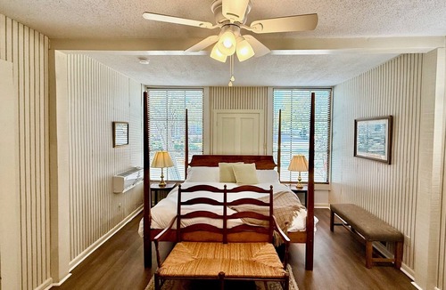 Oriental Bed & Breakfast | Inn at Oriental