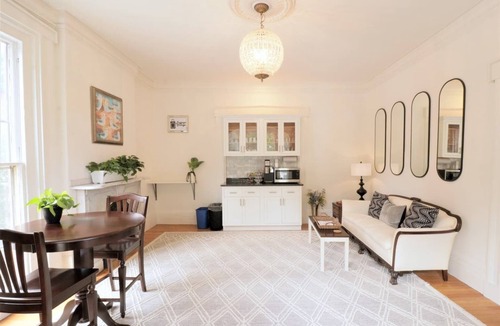 Portland Hotel | Inn at Park Spring 3 - Self Check In - Parking