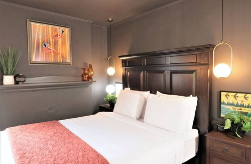 Portland Hotel | Inn at Park Spring 3 - Self Check In - Parking