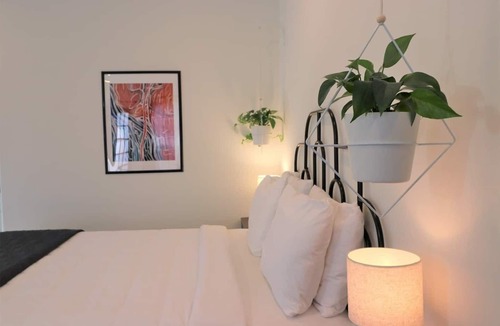 Portland Hostel | Inn at Park Spring 6 - Private entrance - Parking