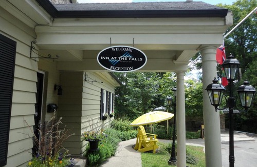 Bracebridge Hotel | Inn at the Falls
