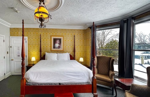 Bracebridge Hotel | Inn at the Falls