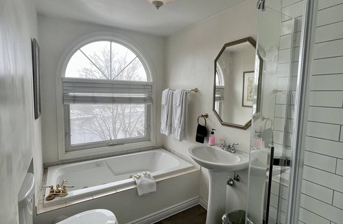Bracebridge Hotel | Inn at the Falls