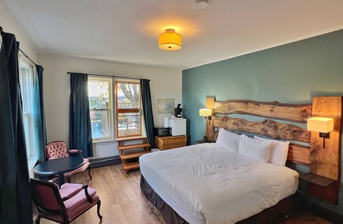 Bracebridge Hotel | Inn at the Falls