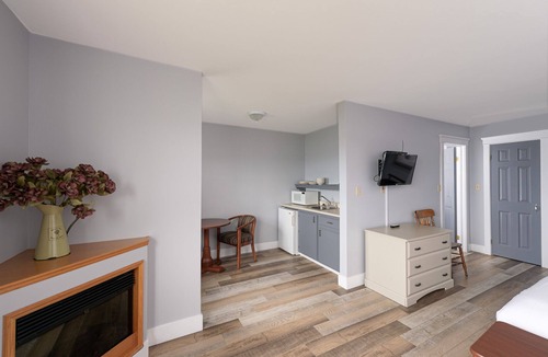 Bayview Hotel | Inn at the Pier