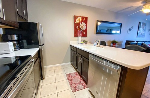 Harbor Village Condo | Inn Building Condo #103 updated, pool side view