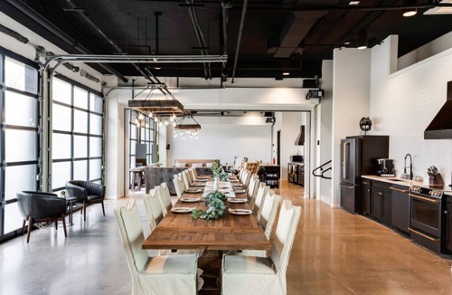 East Cesar Chavez House | Inn Cahoots on 6th: 10BR/26Bed - Pool,Roofdeck, Garden Bars, Walk To Everything!