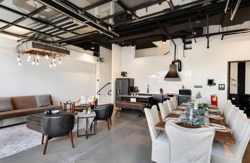 East Cesar Chavez House | Inn Cahoots on 6th: 10BR/26Bed - Pool,Roofdeck, Garden Bars, Walk To Everything!