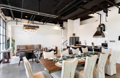 East Cesar Chavez House | Inn Cahoots on 6th: 5BR/13BedsPool, Rooftop, Garden Bars, Walk to Everything!