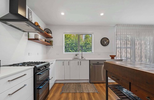 Springfield House | Inn McDowell | Modern 3 Bedroom in Springfield