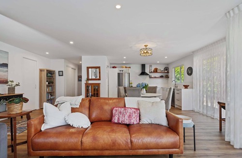 Springfield House | Inn McDowell | Modern 3 Bedroom in Springfield