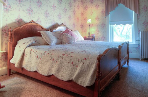 Allerton Bed & Breakfast | Inn of the Six-Toed Cat