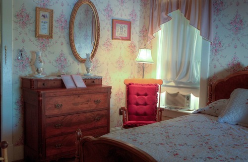 Allerton Bed & Breakfast | Inn of the Six-Toed Cat
