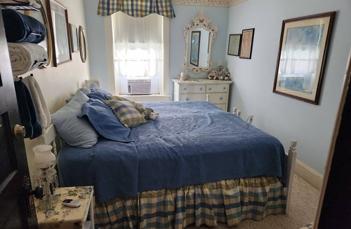 Allerton Bed & Breakfast | Inn of the Six-Toed Cat