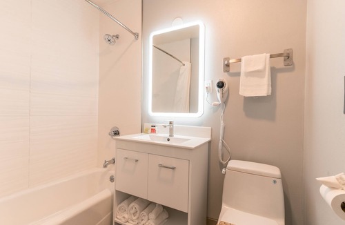 Pacific Heights Hotel | Inn on Broadway