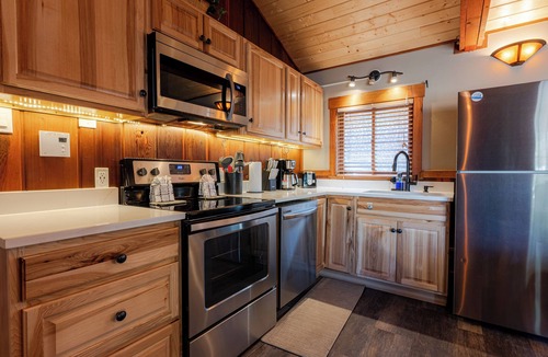 Estes Park Hotel | Inn on Fall River & Fall River Cabins