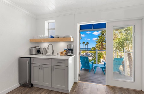 Pass-a-Grille Hotel | Inn on the Beach