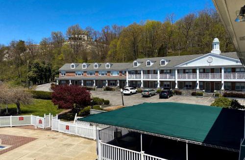 Peekskill Hotel | Inn on the Hudson