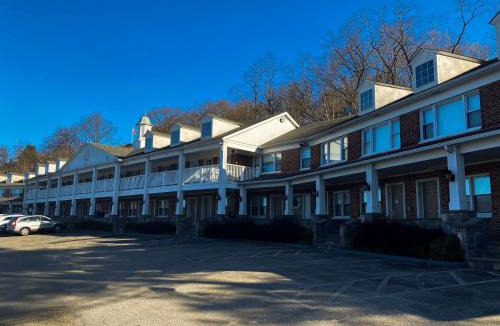 Peekskill Hotel | Inn on the Hudson