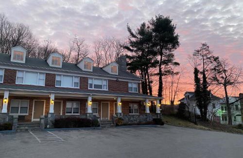 Peekskill Hotel | Inn on the Hudson