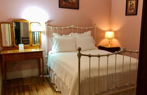 Glen Rose Hotel | Inn On The River