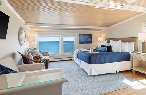 Falmouth Heights Bed & Breakfast | Inn on the Sound