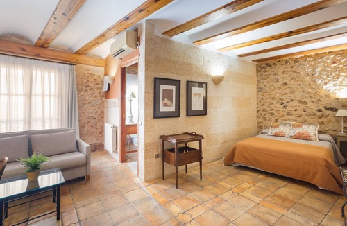 Villalonga House | Inn 'Suite Junior' with Private Terrace, Wi-Fi and Air Conditioning