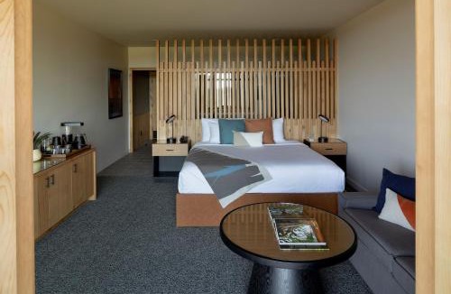 Carlton House | Inn the Ground