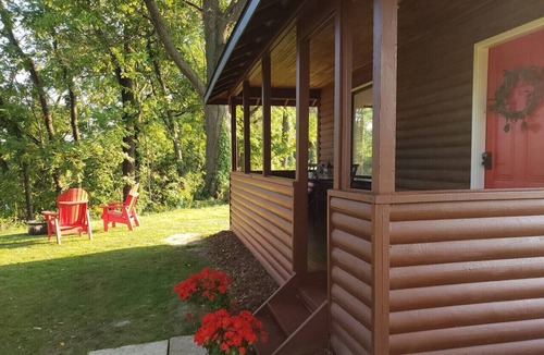 Lincoln Apartment | Inn The Orchard, Modern Log Cabin, on water edge