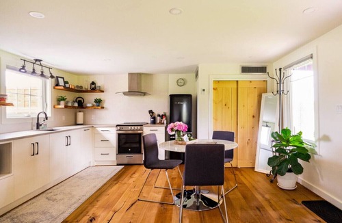 Lincoln Other | Inn The Orchard, Modern Cottage, private Hot Tub