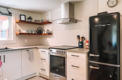Lincoln Other | Inn The Orchard, Modern Cottage, private Hot Tub