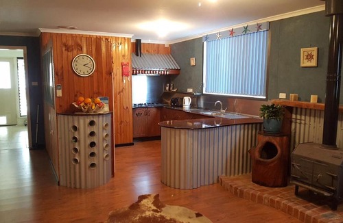 Kingscote House | Inna Nutshell