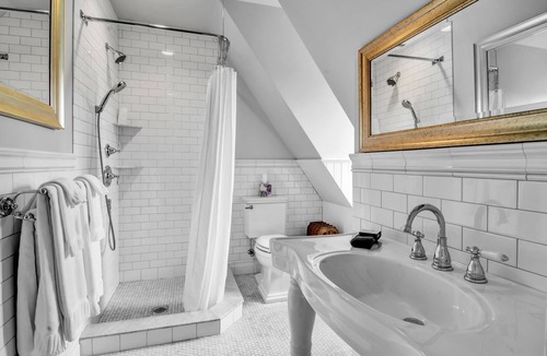 Buffalo Hotel | InnBuffalo off Elmwood