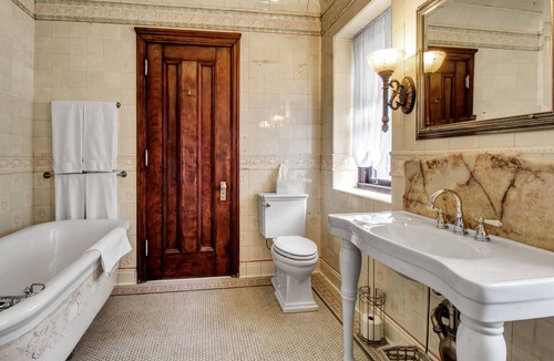 Buffalo Hotel | InnBuffalo off Elmwood