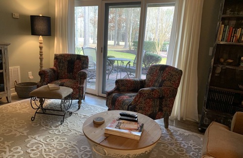 Hertford Condo | Inner Banks Condo With Golf Course and Marina Access