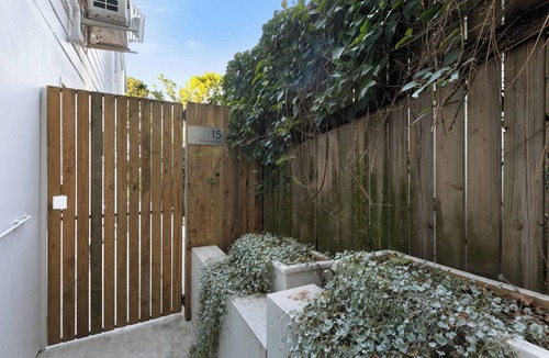 Dutton Park Apartment | Inner City Sanctuary